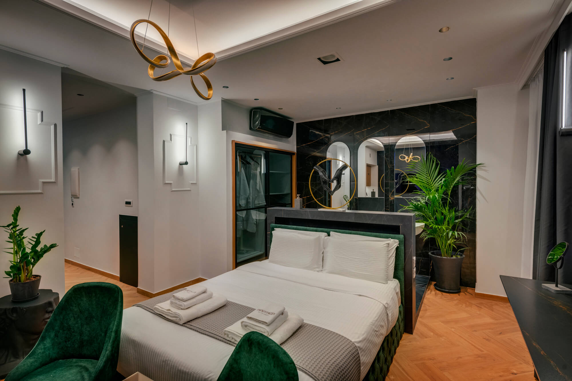 Muse suite bedroom